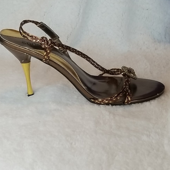 ||Spring|| Gold Heel Sandals - Picture 4 of 6